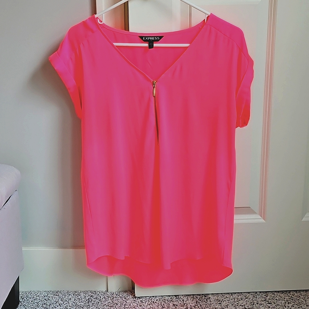 Express V neck top with zipper detail